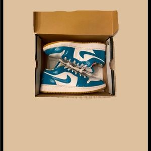 Air Jordan 1 Low SE Barcelona (GS)